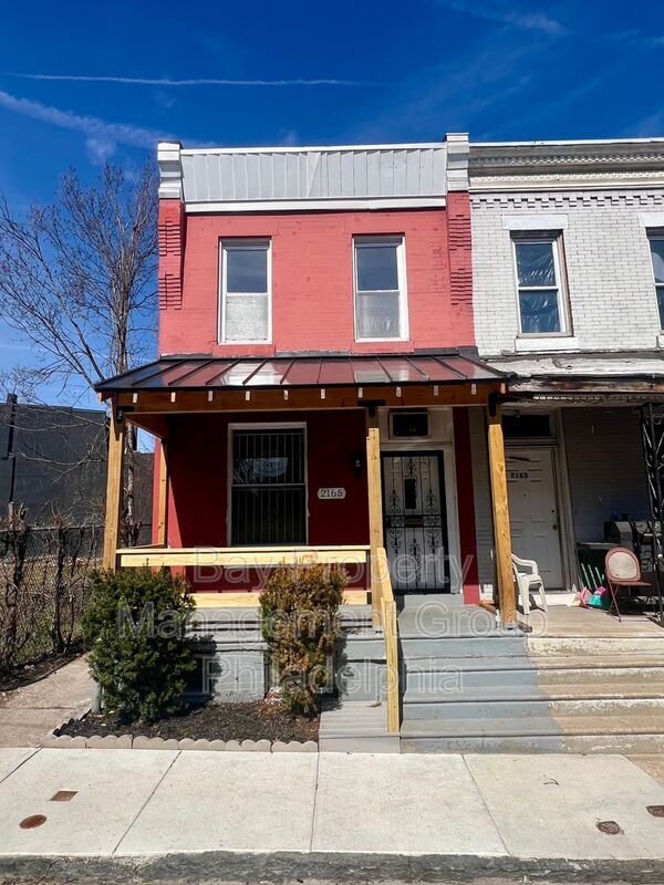 Building Photo - 2165 W Grange Ave