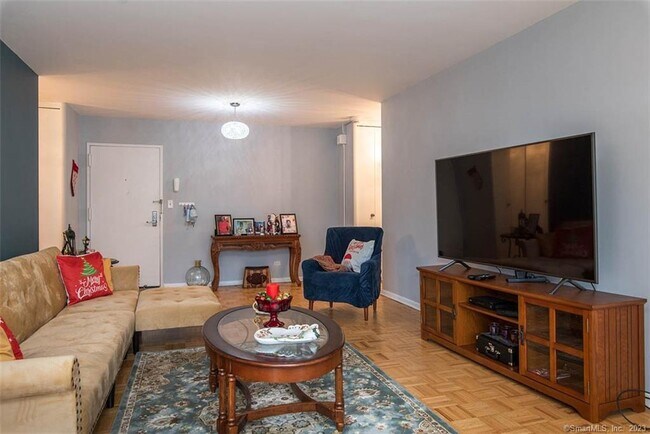 Primary Photo - 31 Woodland St