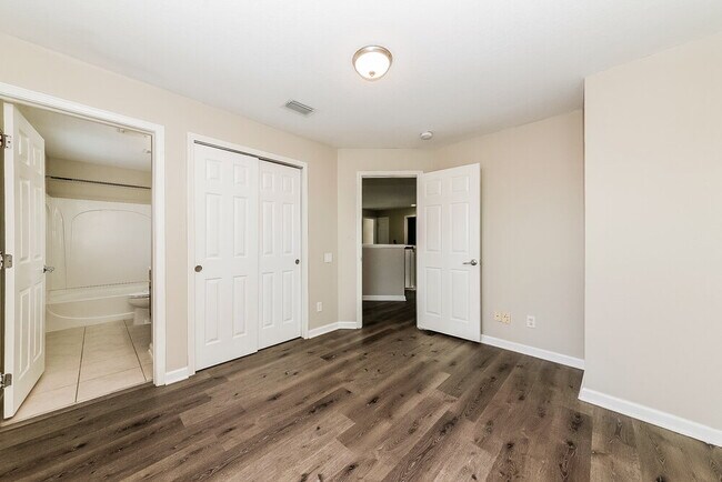 Building Photo - 5810 100th Ave E