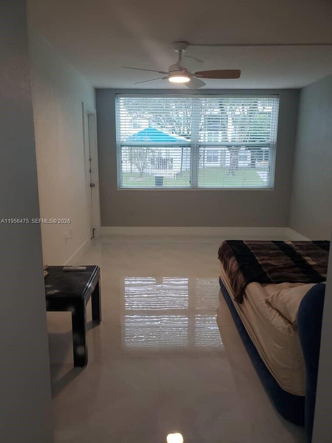 Building Photo - 1351 NE 191st St