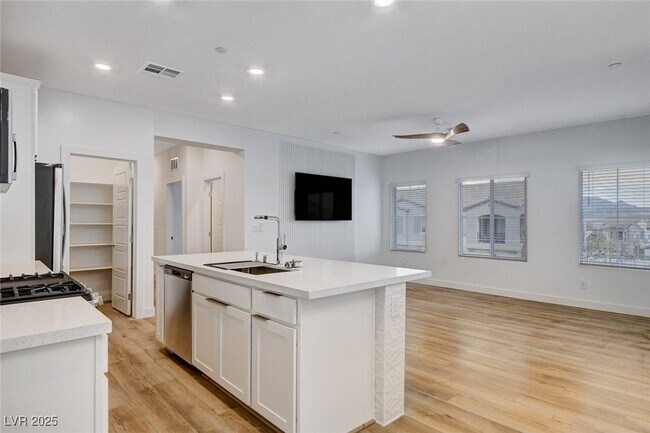 Building Photo - 237 Callen Falls Ave