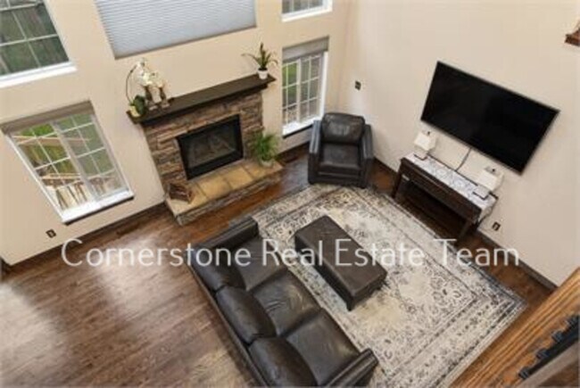 Building Photo - 355 Paisley Dr