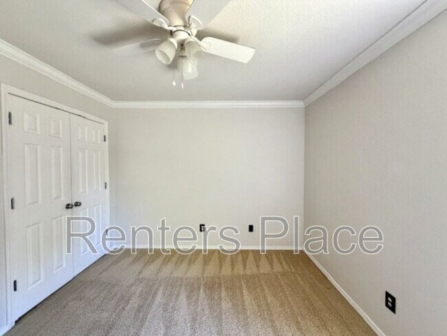 Building Photo - 3004 S Tamarack Ave