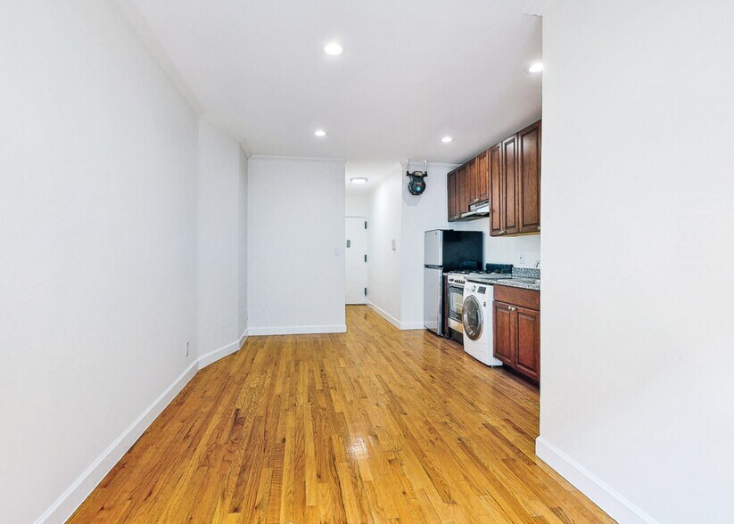Building Photo - West 150th Street