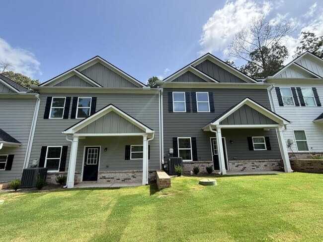 Building Photo - 112 McAllister Rd SE