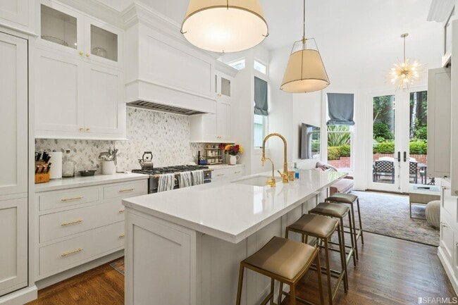 Primary Photo - 3242 Washington St