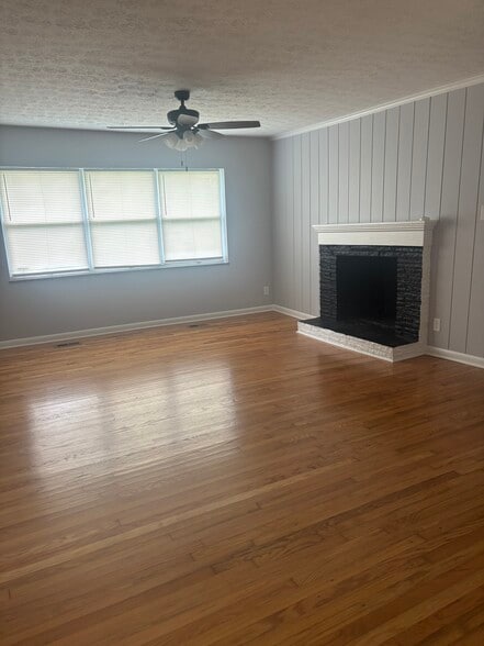 Building Photo - 5706 Briercliff Rd