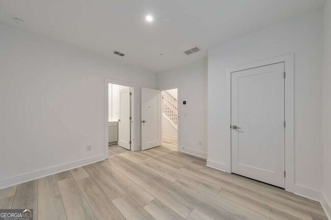 Building Photo - 517 Motivation Cir NW