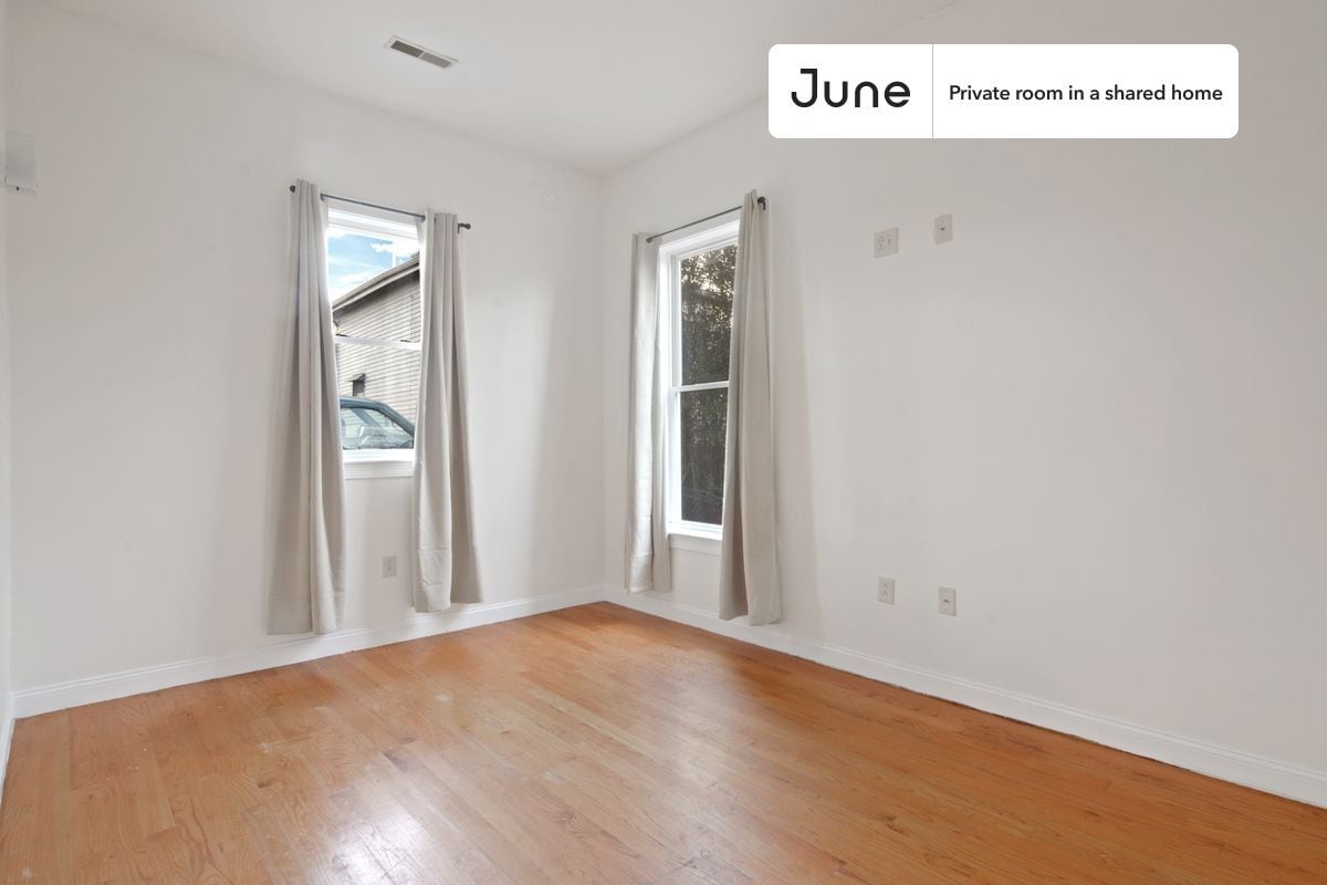 Building Photo - Room in Shared 4 bed/2 bath home
