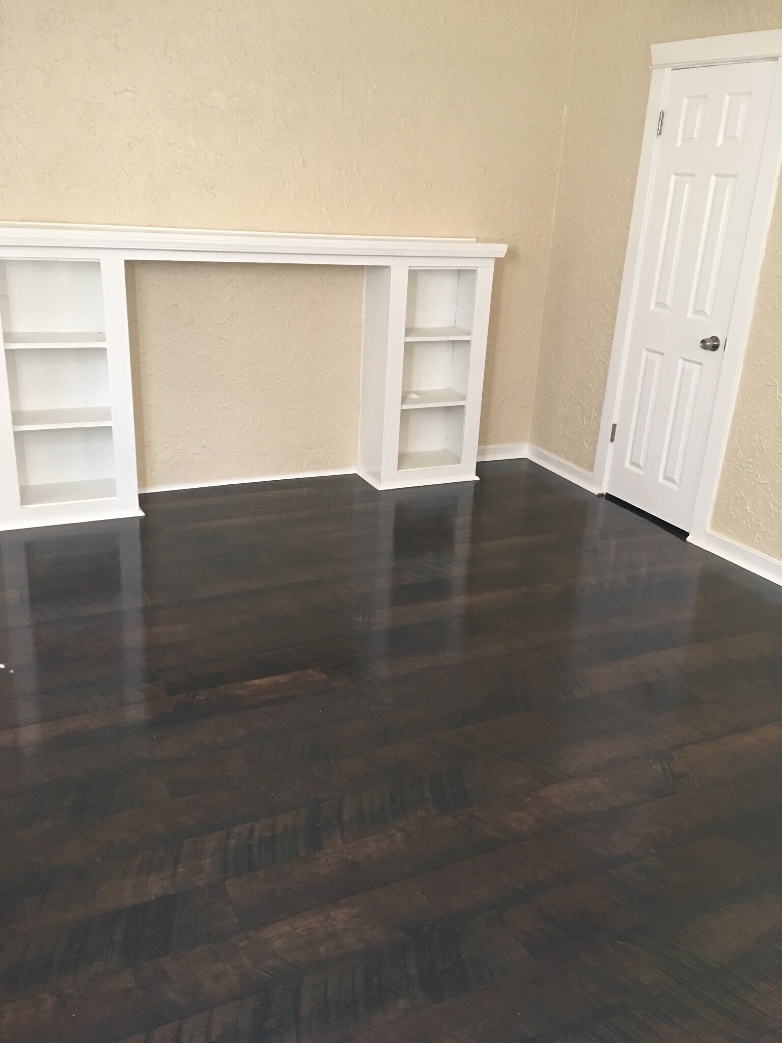 Building Photo - 5031 Bakman Ave