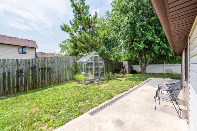 Building Photo - 2301 Winchester Dr