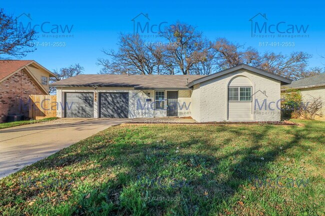 Building Photo - 706 Janann St