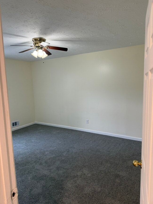Building Photo - 557 Whitehall Ln