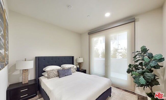 Building Photo - 1070 S Bedford St