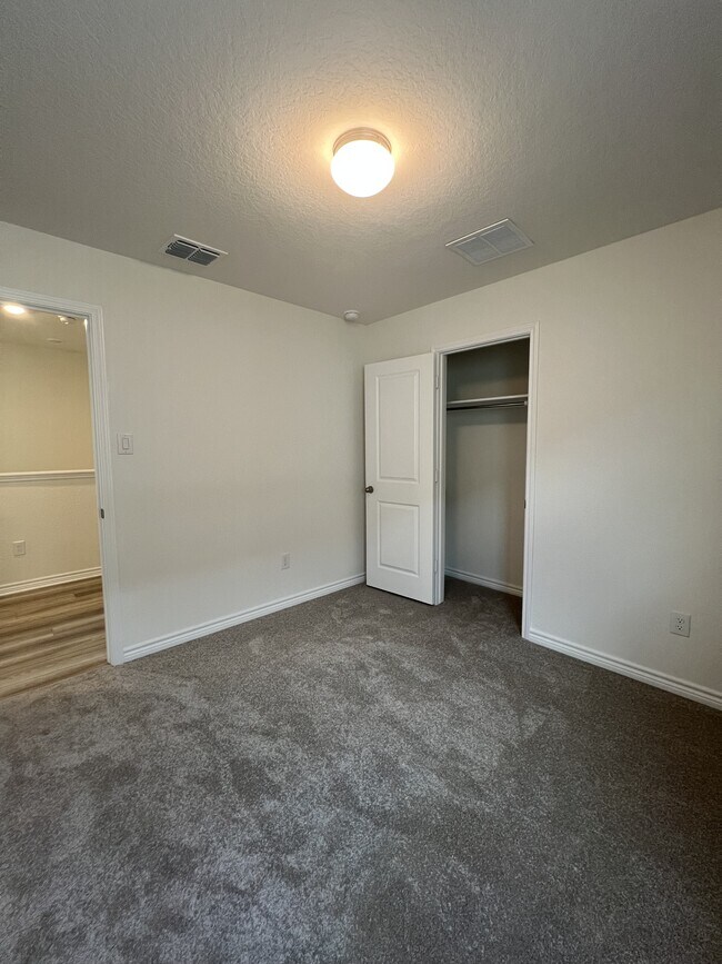 Building Photo - 14839 Vance Jackson Rd