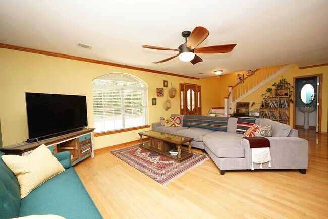 Building Photo - Charming Home in Poquito Bayou – A Nature ...