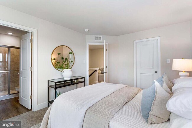 Building Photo - 207 MATILDA