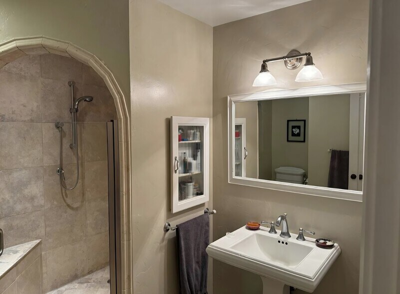 Building Photo - 6746 Cutting Blvd