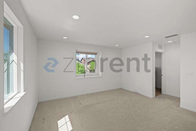 Building Photo - 136 Willowrun Wy