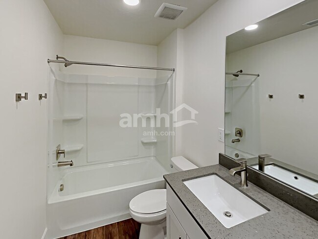 Building Photo - 6570 Old Forest Dr