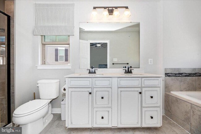 Building Photo - 6042 Fallfish Ct