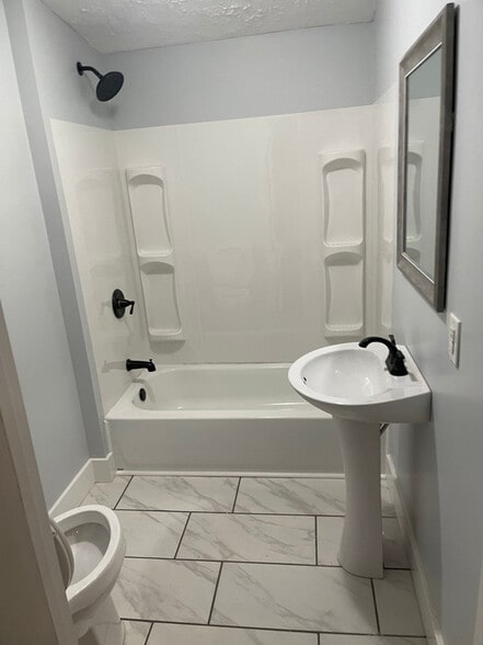 Building Photo - 237 Highview St