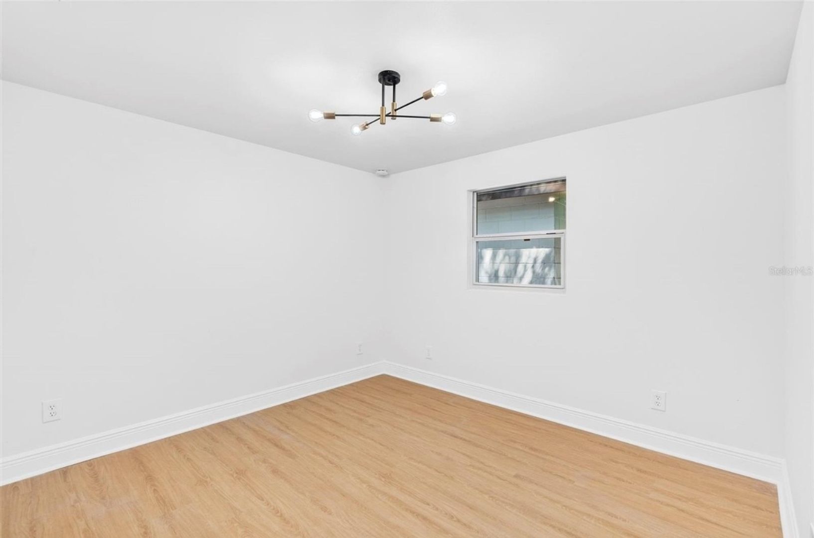 Building Photo - 1517 E Giddens Ave