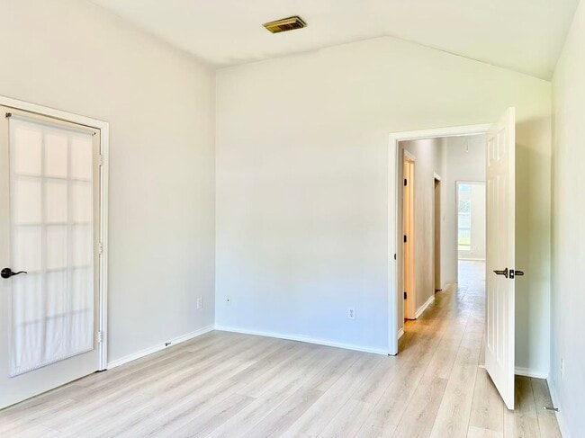 Building Photo - 3131 Valley Ct