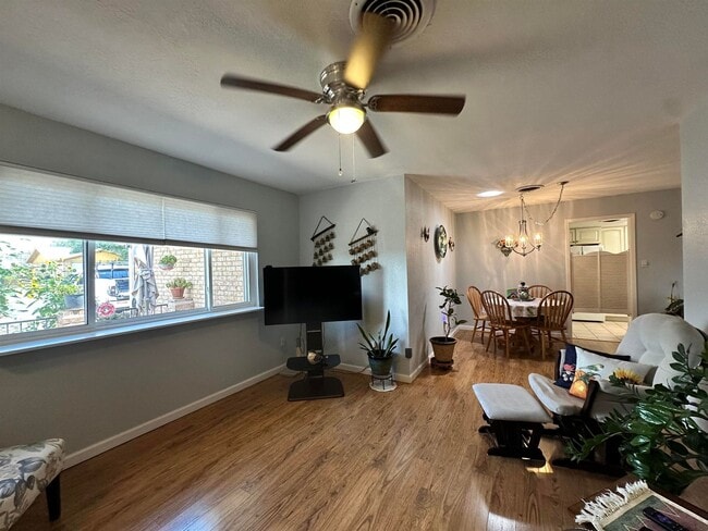 Building Photo - 1310 7th St