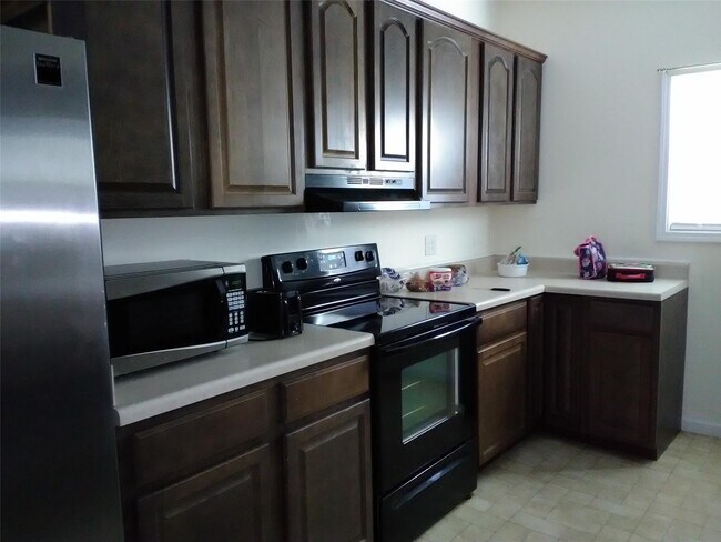 Building Photo - 984 Scotland Rd