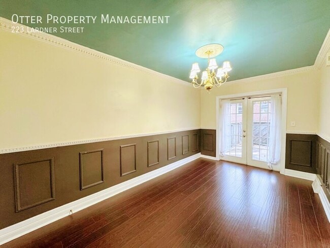 Building Photo - 223 Lardner St