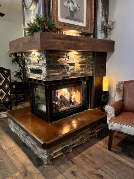 Building Photo - 1562 Oak St