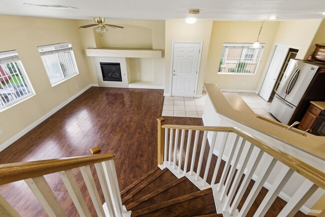 Building Photo - GORGEOUS TWO STORY TOWNHOME IN LAS VEGAS