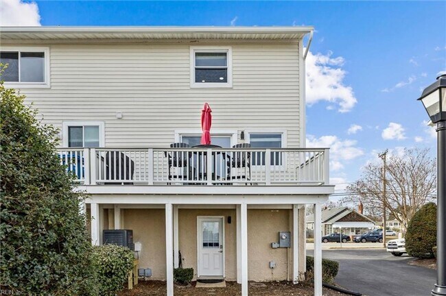 Building Photo - 334 N 1st St