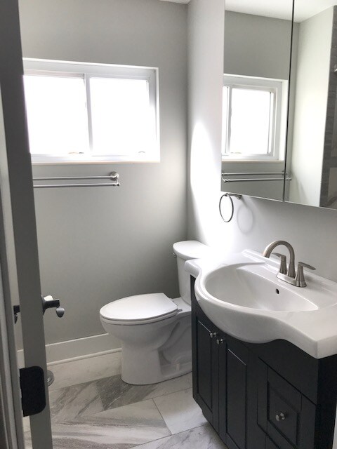 Building Photo - 868 1/2 S Main St