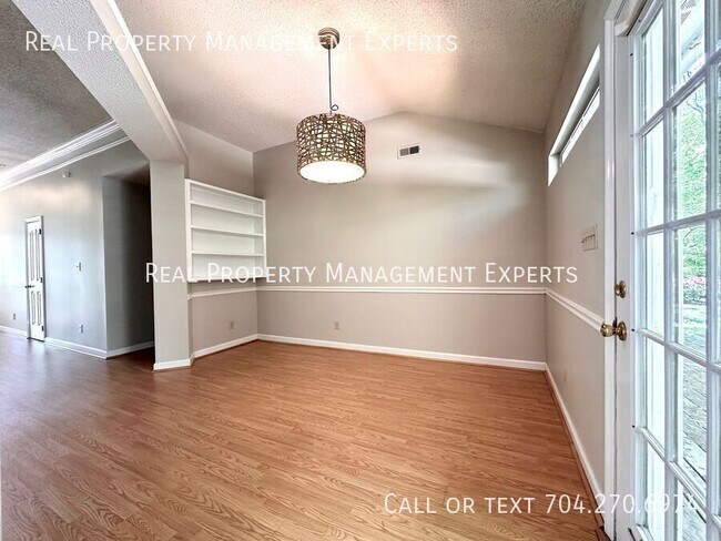 Building Photo - 801 Water Wheel Ct