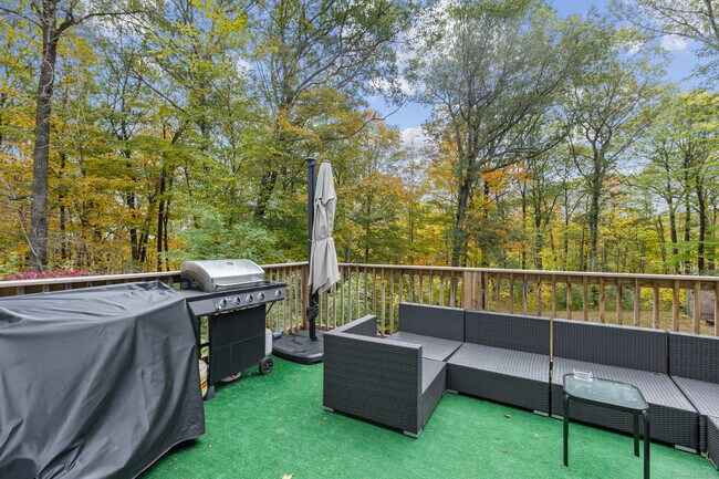 Building Photo - 36 Carriage House Dr