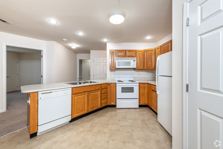 Primary Photo - Royalton Apartments - Senior Living