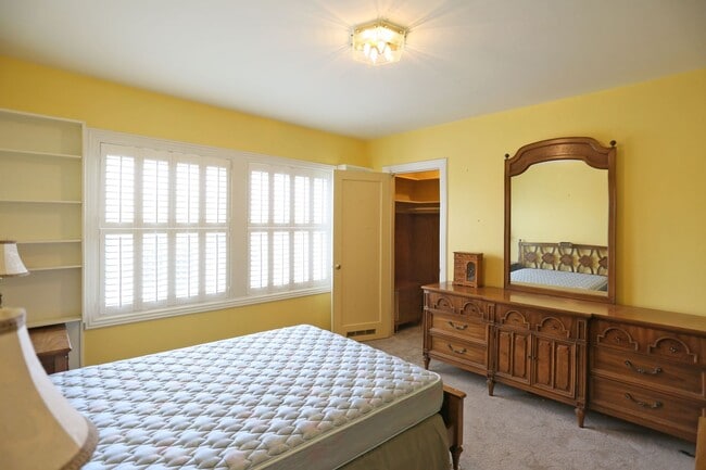 Building Photo - Two-story, 3BR/2.5BA Single family home in...
