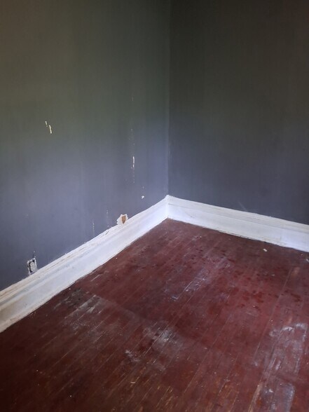 Building Photo - 3912 Beachwood Ave