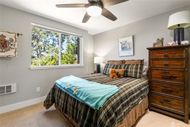Building Photo - Gorgeous 5 Bedroom Home with Bayview - Bir...