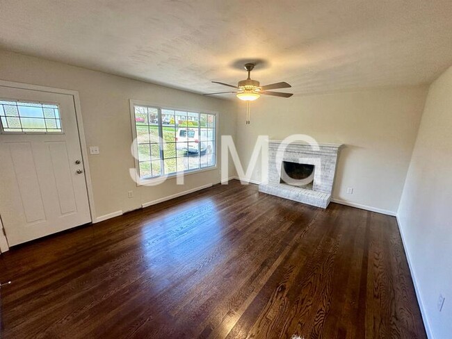 Building Photo - 612 Landfair Dr