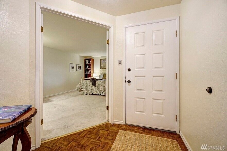 Entry Hall - 16929 Inglewood Rd NE