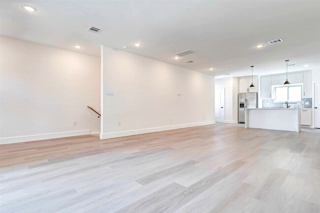 Building Photo - 5638 Dolores St