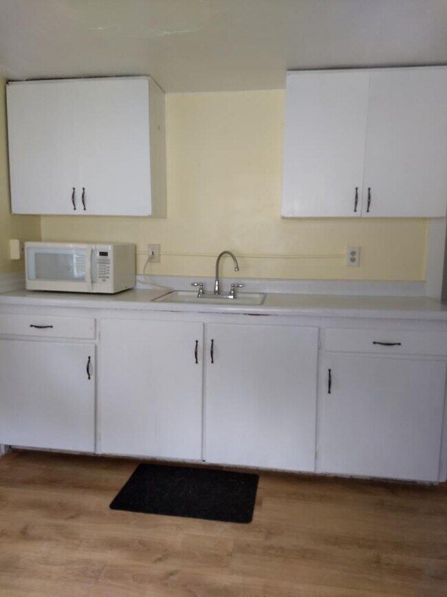 Building Photo - 118-120 W 6th St