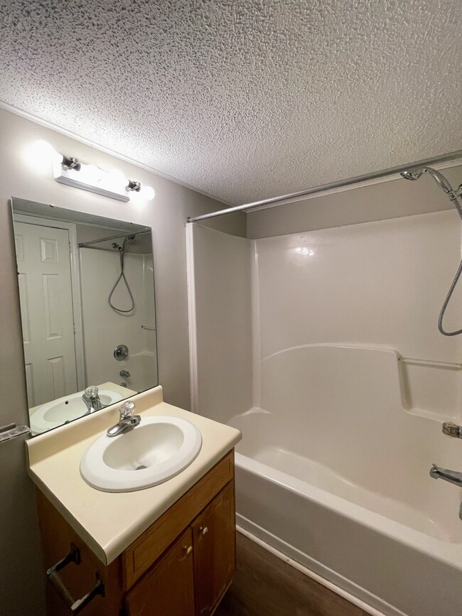 Building Photo - 6634 Willow Pointe Dr NW