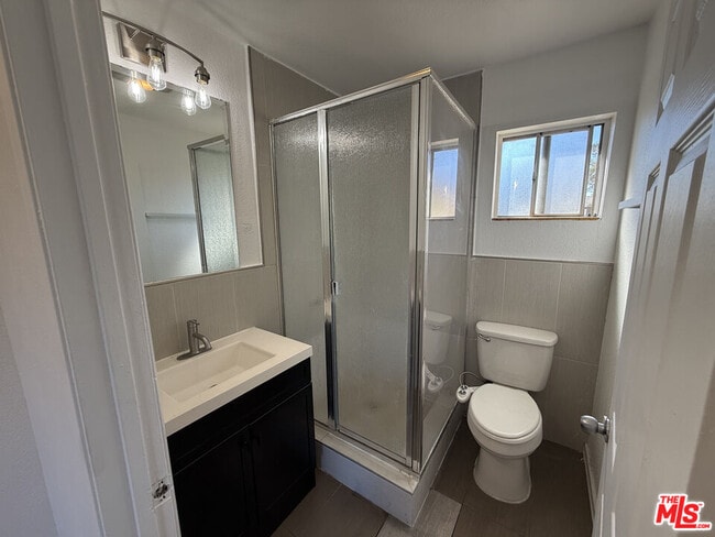 Building Photo - 1505 S Dunsmuir Ave