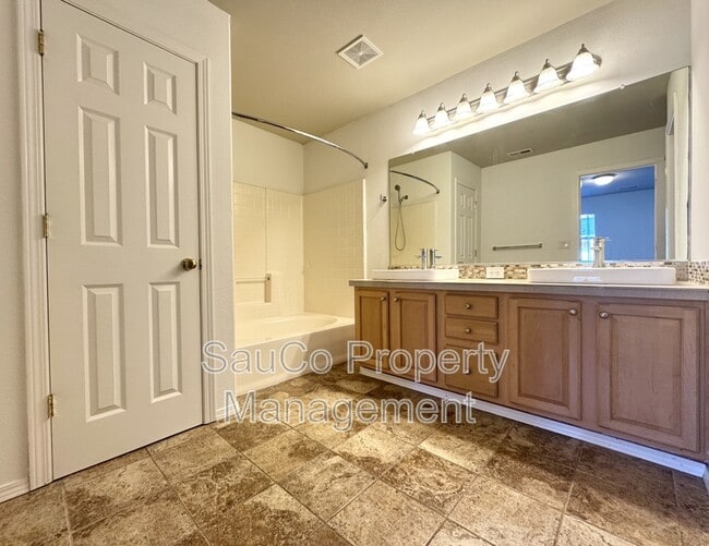 Building Photo - 11074 SW Washington St