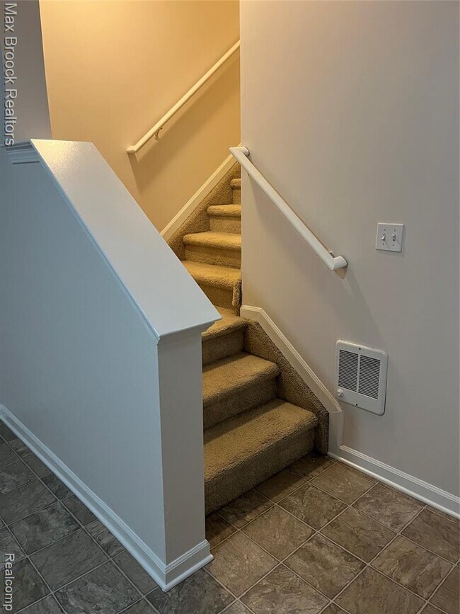 Building Photo - 3255 Camden Dr