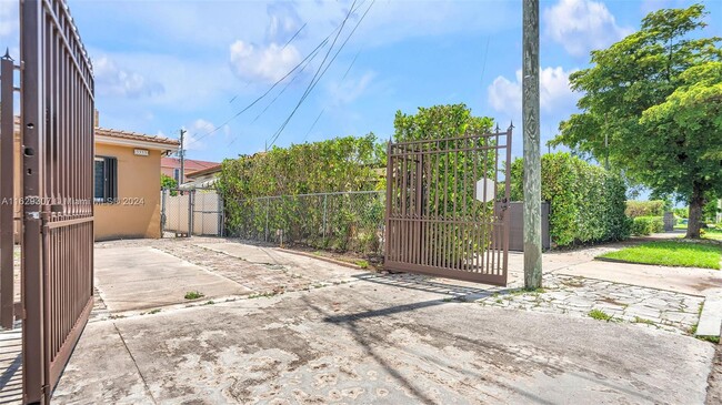 Building Photo - 3333 SW 1st St